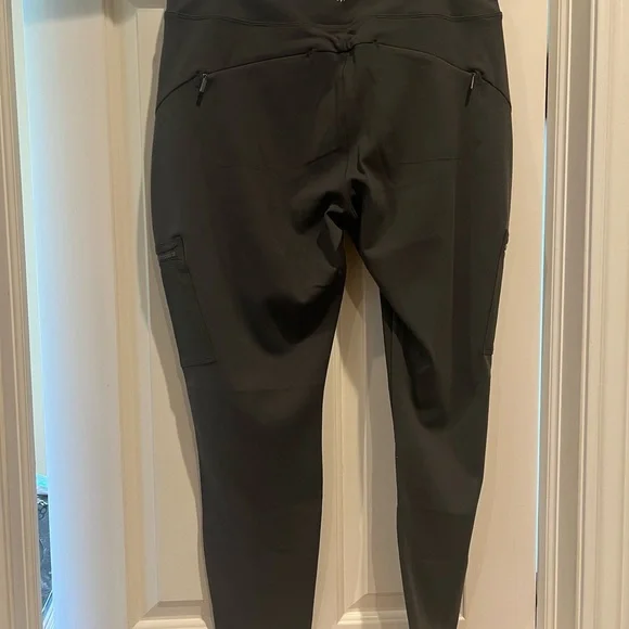 Athleta Headlands Hybrid Cargo Tight - Picture 7 of 8